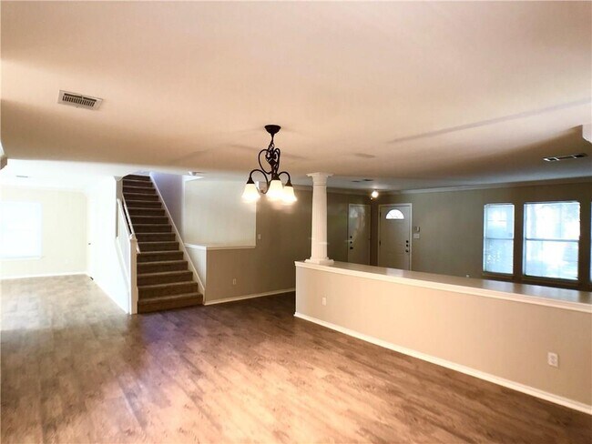 Building Photo - 11227 Kingsgate Dr