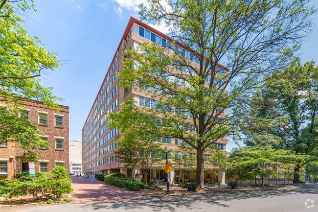 Building Photo - The 925 Apartments