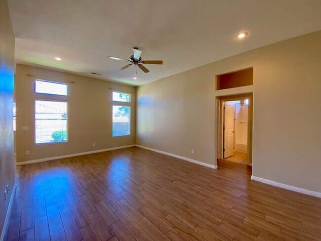 Building Photo - 394 N 2720 E
