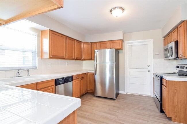 Building Photo - 2112 Sylvester Ct