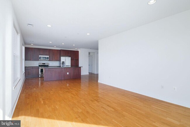 Foto del edificio - 600 S 24th St