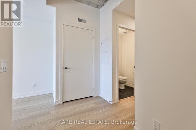 Building Photo - 761 Queen St E