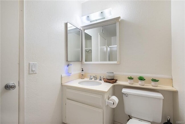 Building Photo - 160 S Seneca Cir