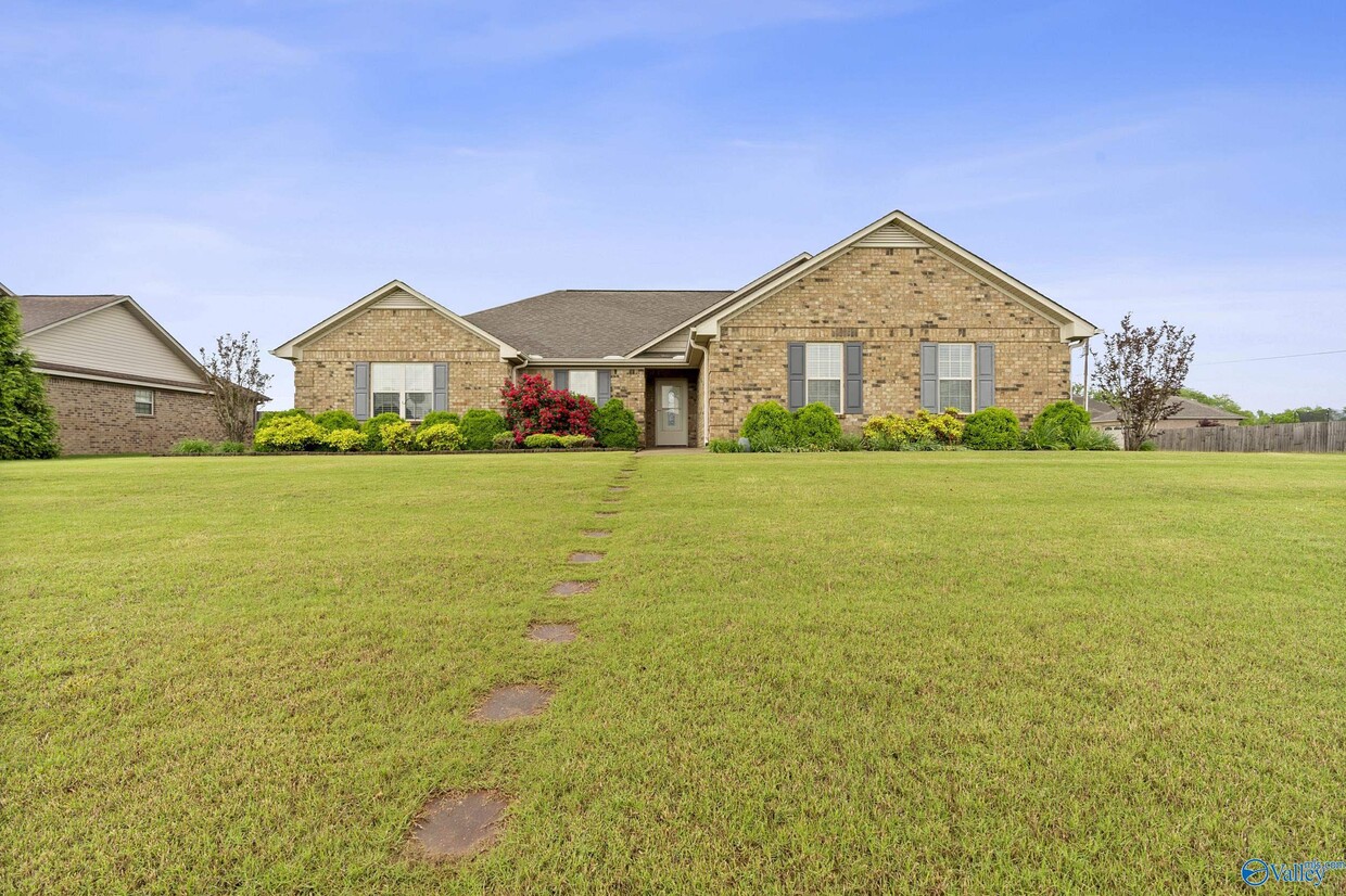 Foto principal - 28399 Hinton Ln