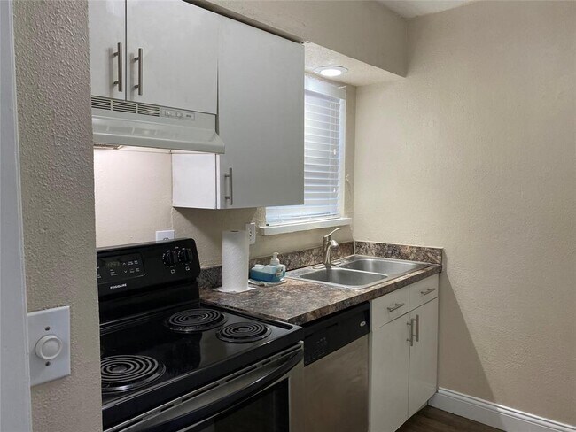 Foto del edificio - 4217 Avondale Ave