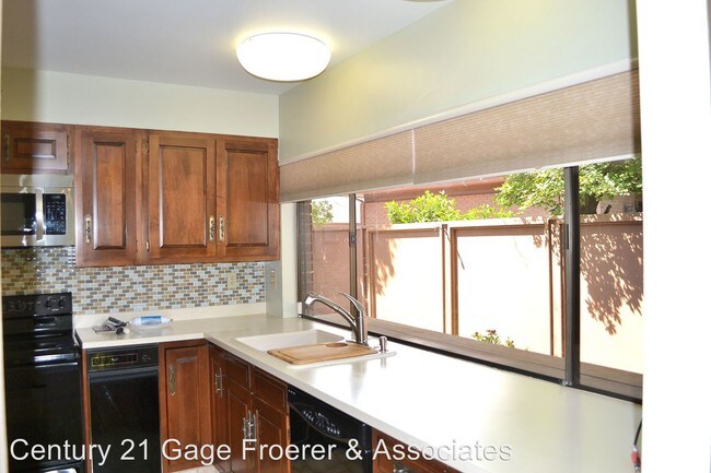 Building Photo - 2143 Ridgewood Way