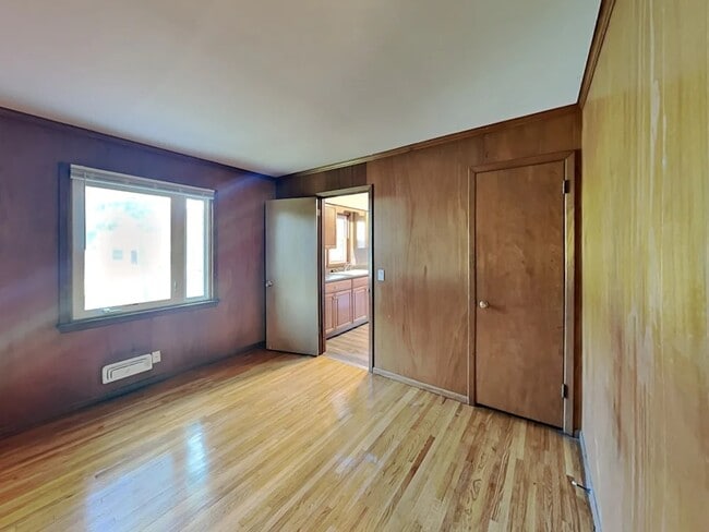 Building Photo - 1719 W 85th St