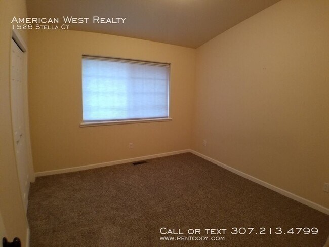 Building Photo - Newer 3bed/2bath