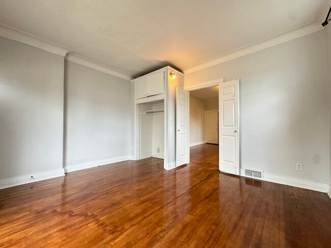 Building Photo - 26 Eastchester Ave