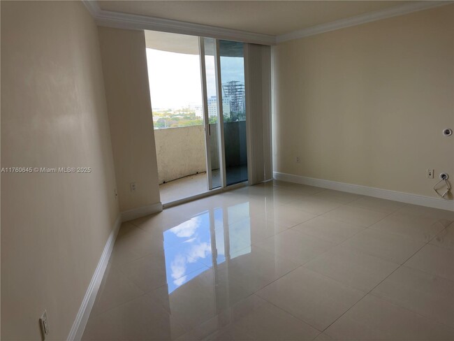Foto del edificio - 19501 W Country Club Dr