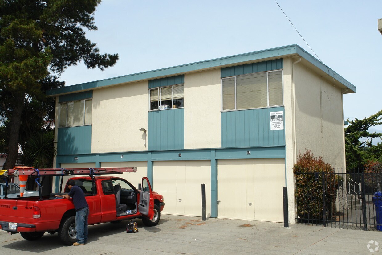 Foto del edificio - 5209-5217 Burlingame Ave