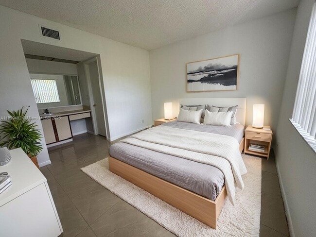 Foto del edificio - 3212 NW 102nd Terrace