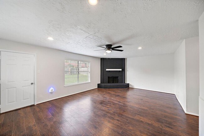 Building Photo - 7311 Log Cradle Dr
