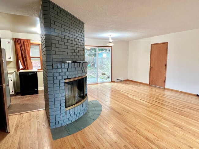 Foto del edificio - Classic Mill Park ranch-style home, 3 bedroom, 1 bathroom with large fenced yard
