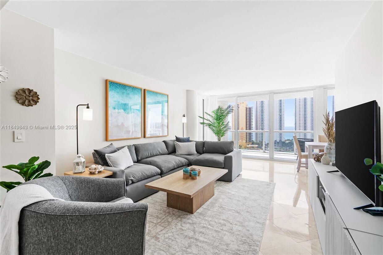 Foto principal - 16500 Collins Ave