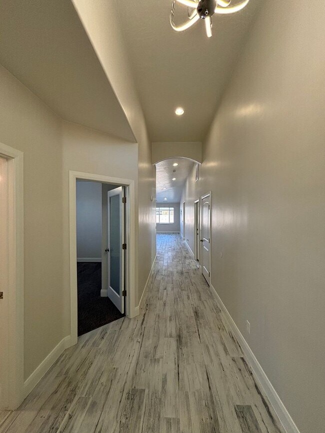 Foto del edificio - Hurricane Home With Casita. PRICE REDUCED!