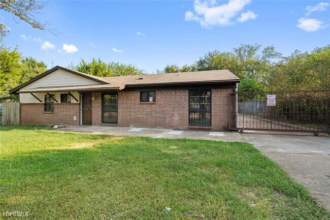 Building Photo - 3 br, 1 bath House - 710 W Camp Wisdom Road