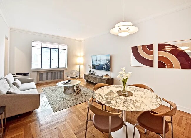Foto del edificio - 255 W 23rd St