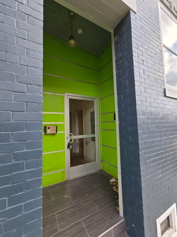 Foto del edificio - 1 S 5th St