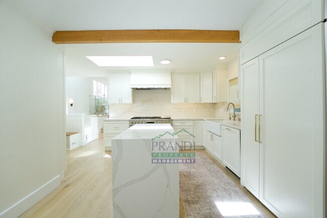 Building Photo - 49 Locust Ave