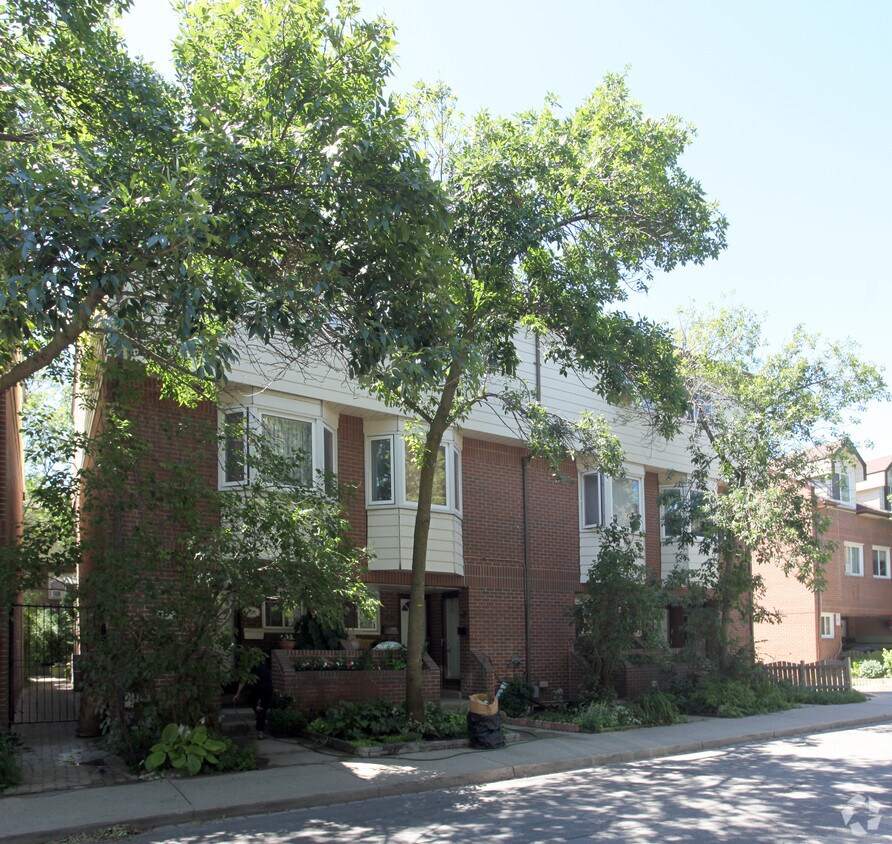 Photo du bâtiment - 337-343 Melita Cres