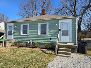 Building Photo - 2027 S 41st St