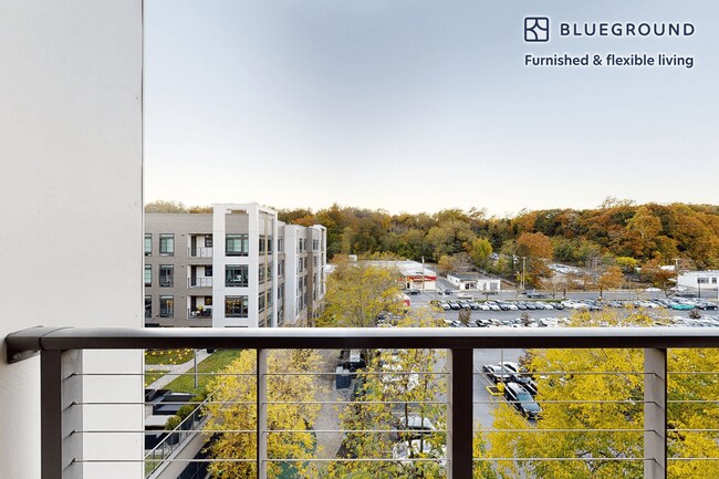 Foto del edificio - 240 E Shore Rd