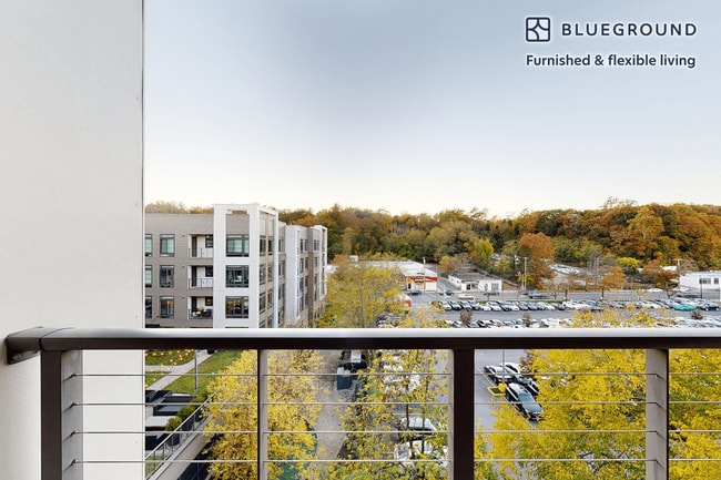 Building Photo - 240 E Shore Rd