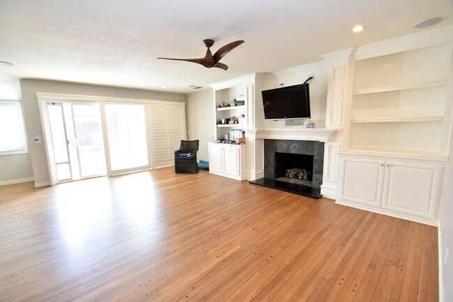 Foto del edificio - Three Bedroom Golden Hill Fullerton Home w...