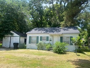 Building Photo - 2622 Lamar St