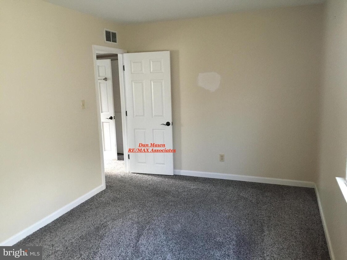 9 Yale Ave, Wilmington Manor, DE 19720 House Rental in Wilmington