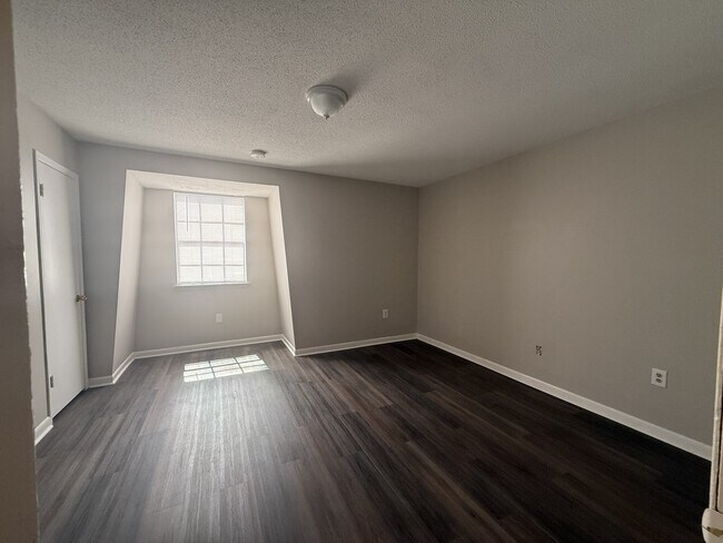 Foto del edificio - 2614 McLelland St