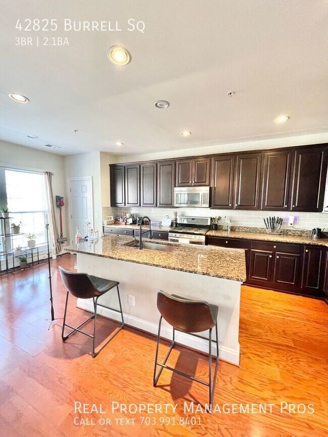 Foto del edificio - Beautifully Maintained 3 Bedroom 2.5 Bath ...