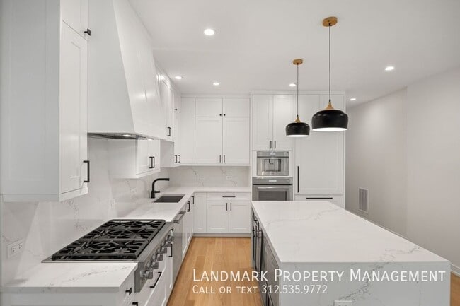 Foto del edificio - 2658 N Bosworth Ave