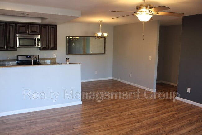 Foto del edificio - 552 Canyon Dr