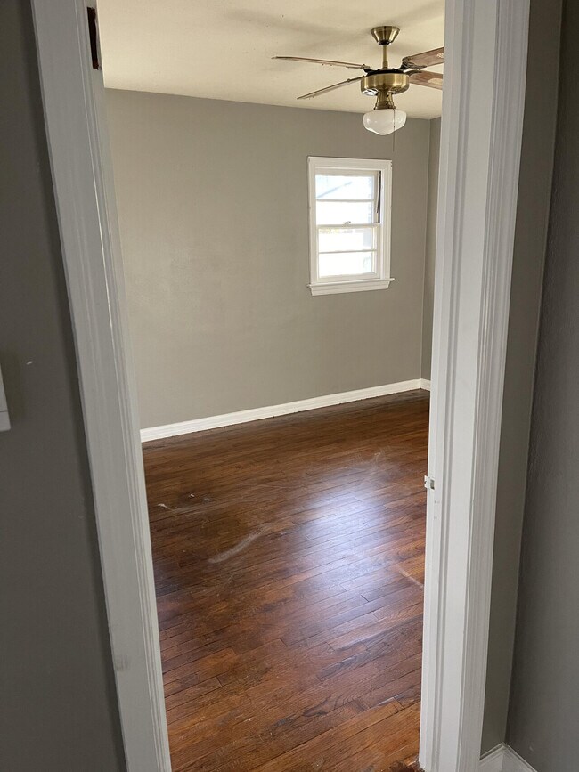 Foto del edificio - 406 Myrtlewood Ave