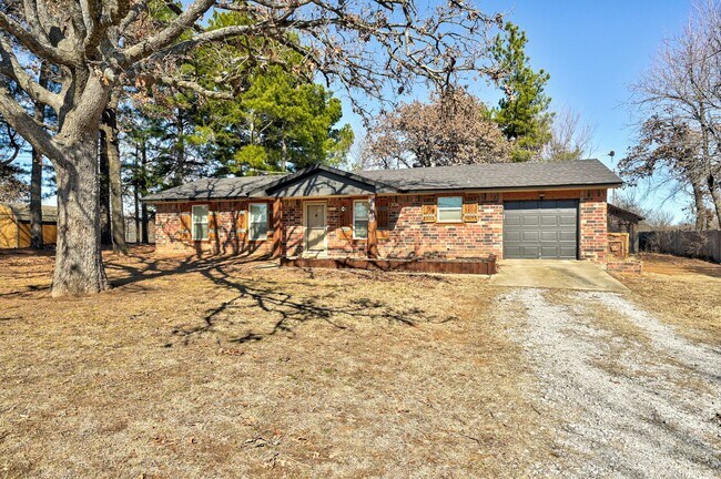 Foto del edificio - Stunning home in Choctaw with 3 bedrooms and 1.5 bathrooms!