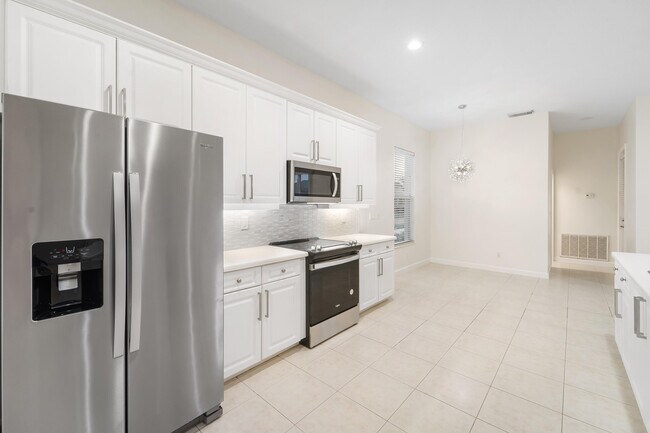 Building Photo - 10741 SW Westlawn Blvd