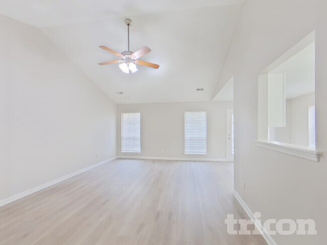 Foto del edificio - 121 Green Rose Rd