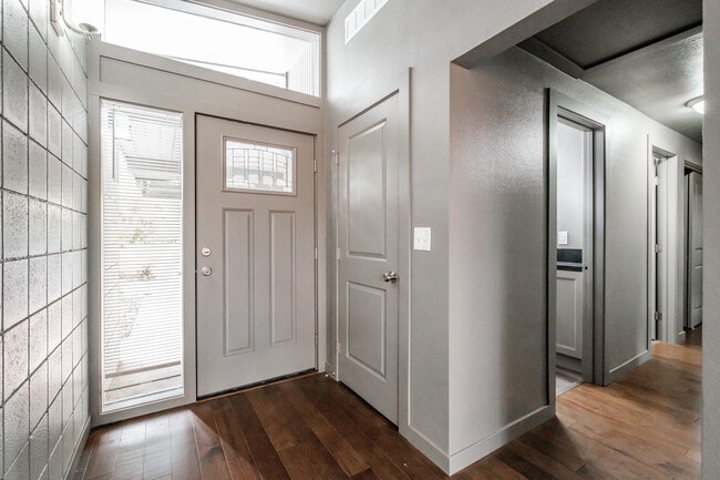 Foto del edificio - 837 Woodmansee Ct SE