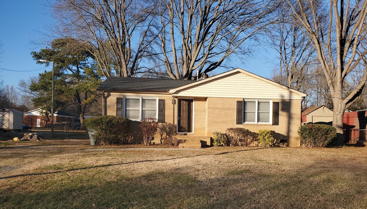 Primary Photo - Beautiful Home in Charlotte NC 28216