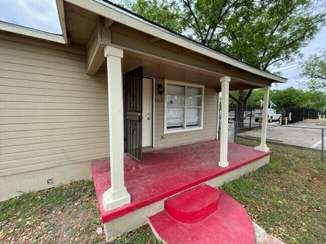 Building Photo - 2 br, 1 bath House - 443 SW 34th St