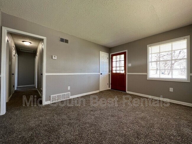 Foto del edificio - 2137 Chattering Ln