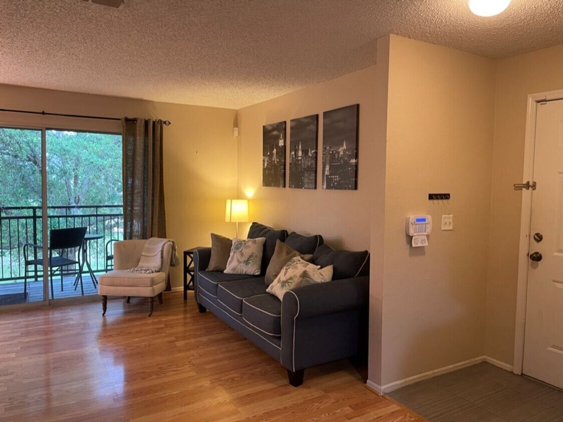 Primary Photo - Beautiful Furnished 2/2 condo in Windsor Park