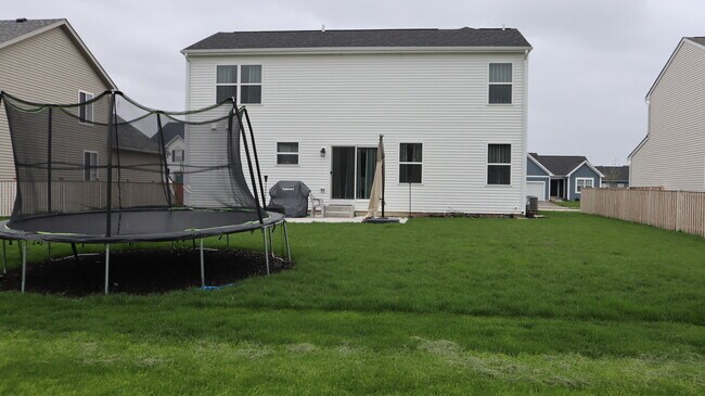 Building Photo - 1061 Vermillion St