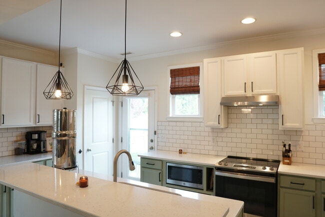 Building Photo - 106 Red Bird Dr
