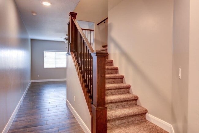 Building Photo - Like New Townhome in Cedar City!!