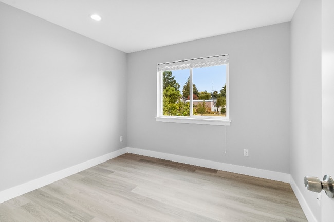 Building Photo - 5724 Sterling Ave