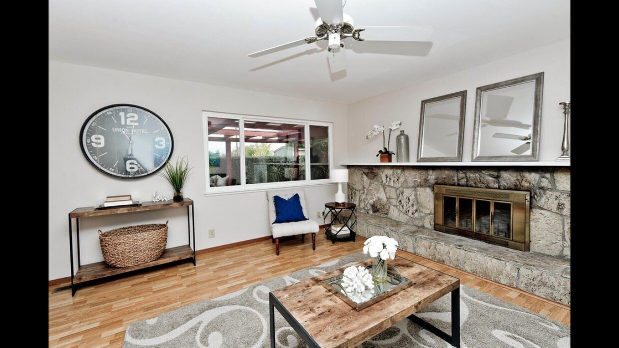 Foto principal - 9588 Davona Dr