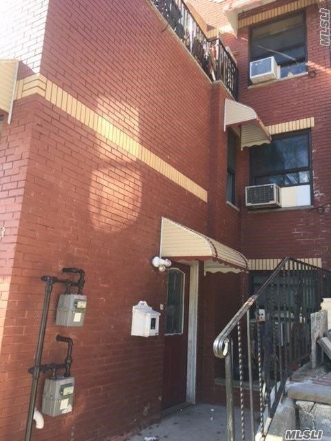 Primary Photo - 73 Stewart St